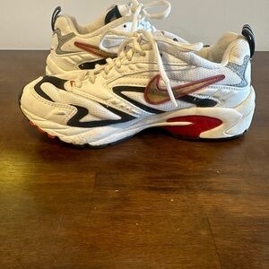 Vintage women’s 6 Nikes